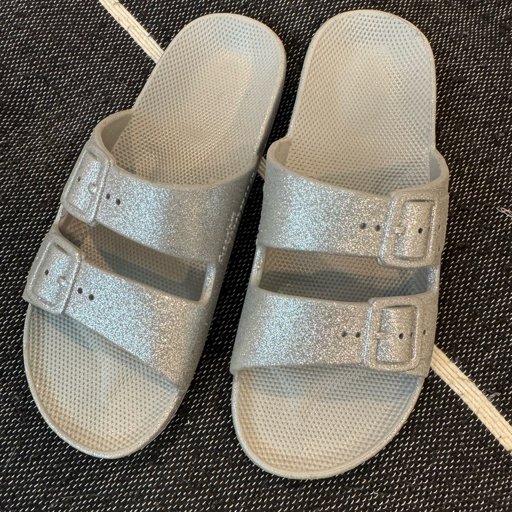 Freedom Moses Silver glitter slides